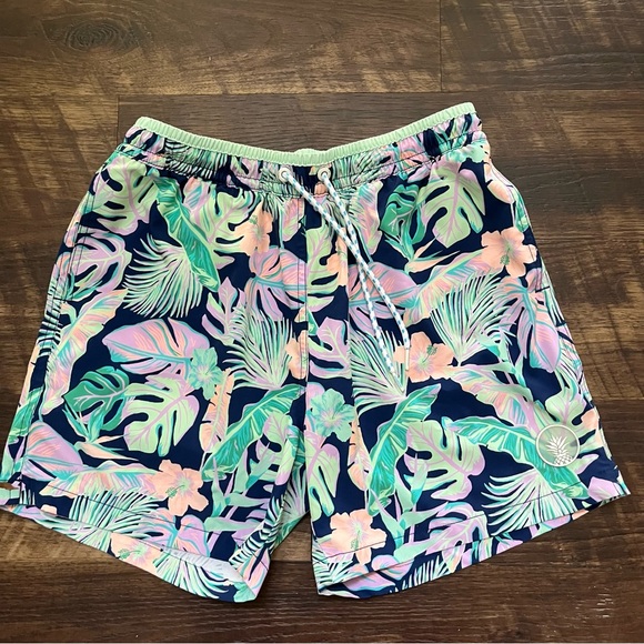 Chubbies 5.5” pastel leaves floral pull on swim trunks shorts Sz medium beachy - Picture 1 of 10